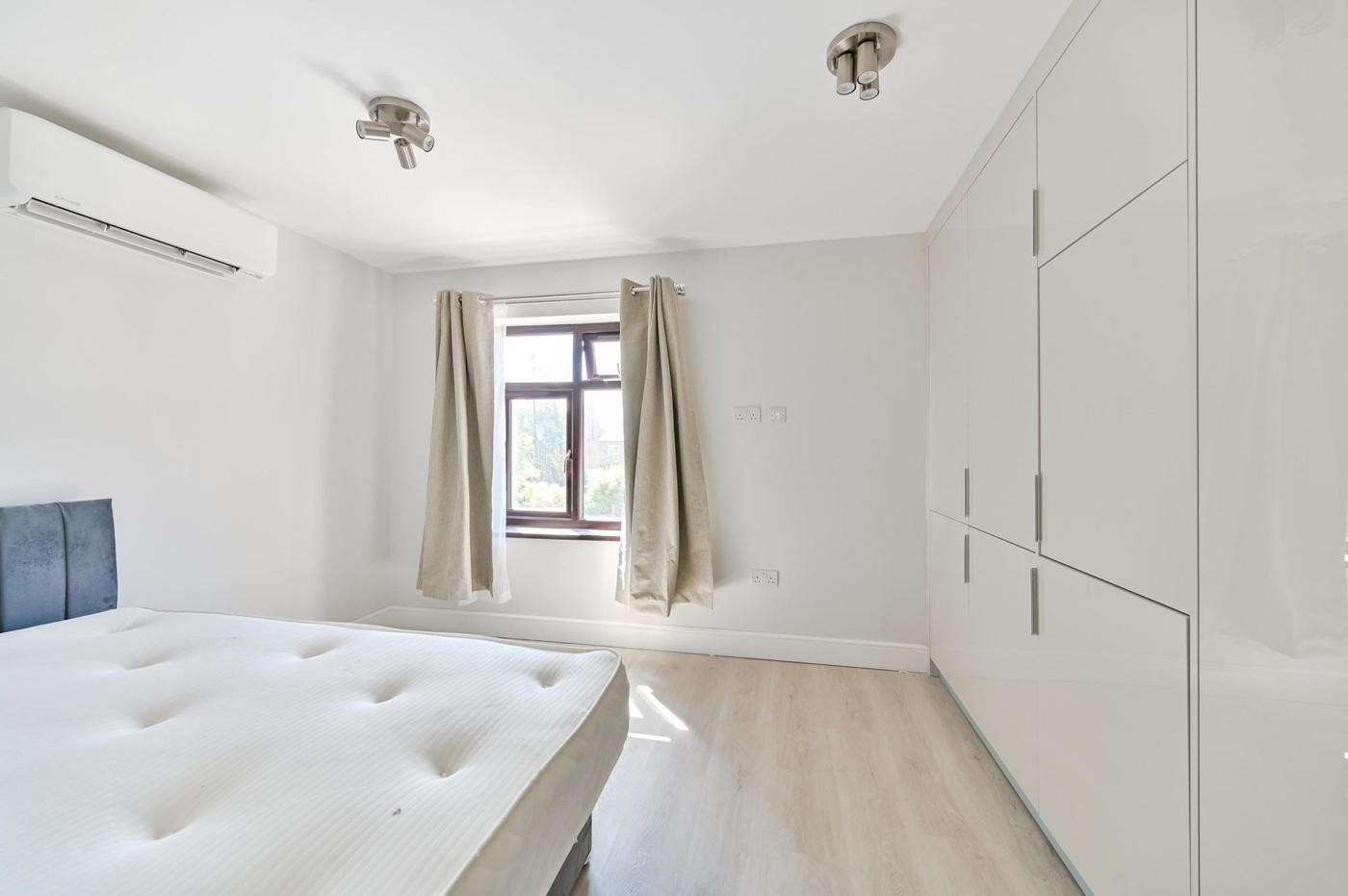 Inside the home, photo 1
