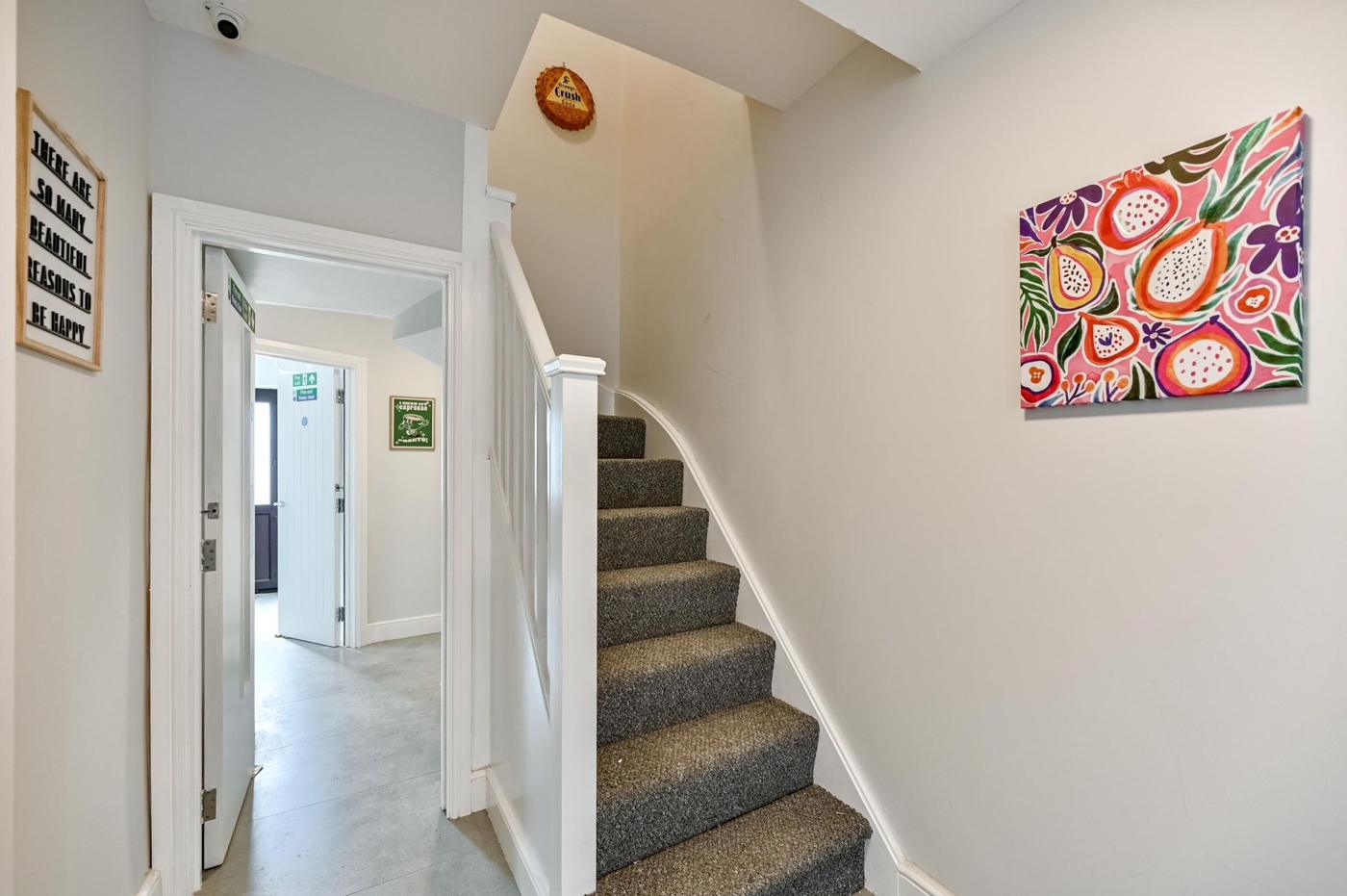 Inside the home, photo 4