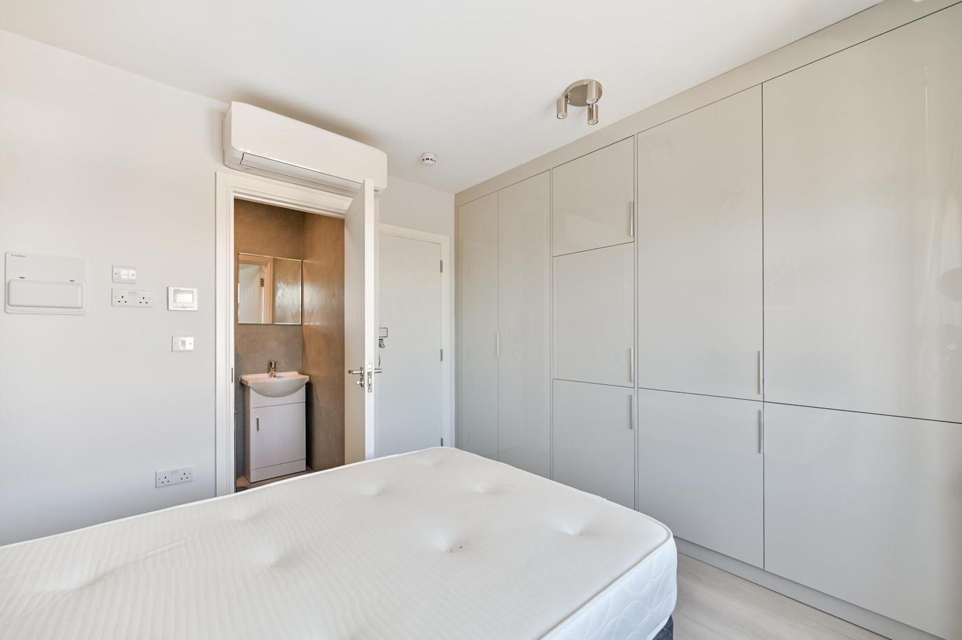Inside the home, photo 8
