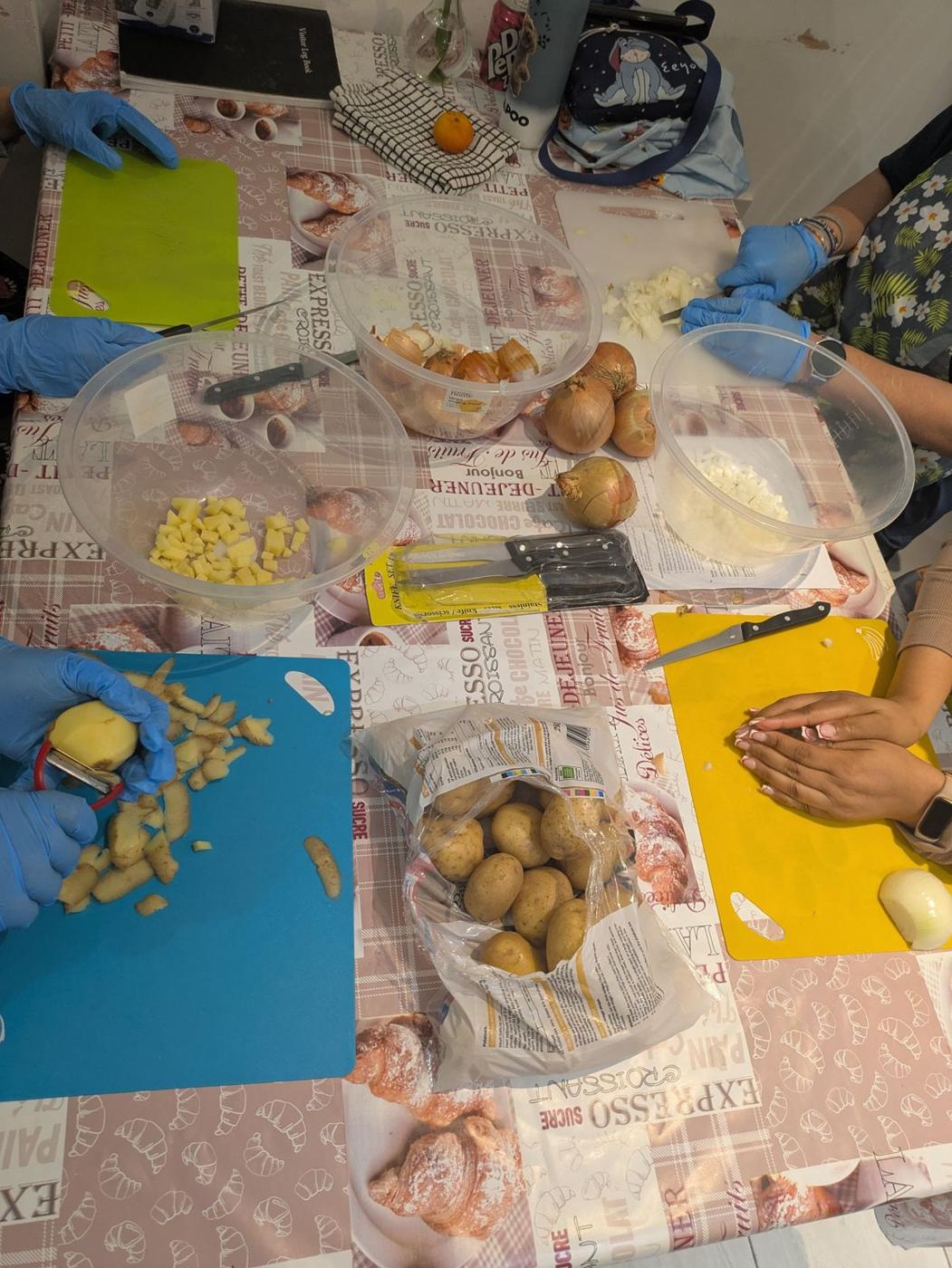 Baking group at Diverse Services, photo 2